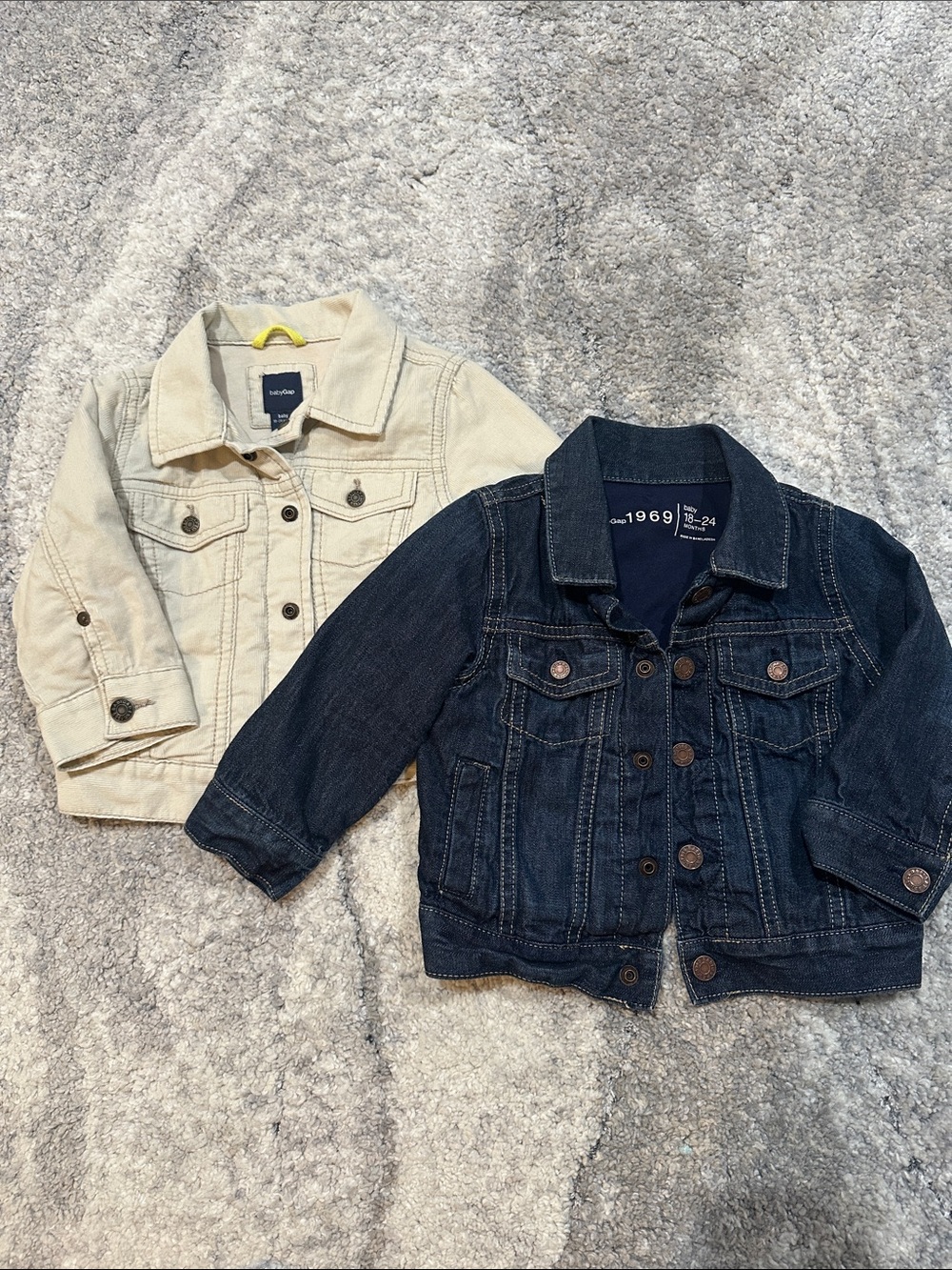 🍁Baby Gap Dark Blue Demin and Light Cream Corduroy Jackets Duo 18-24 months